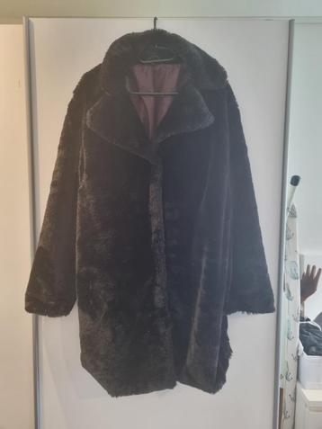Carnavals bontjas zwart, maat S, Carnavalsjas. Faux fur jas beschikbaar voor biedingen