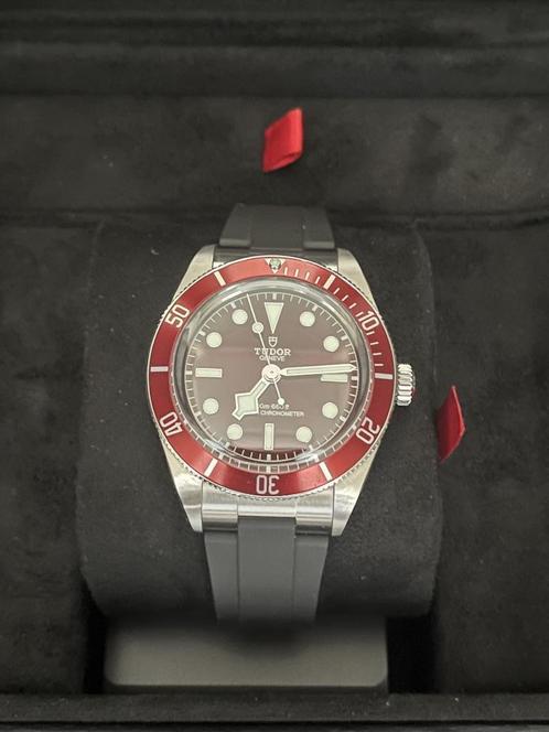 TUDOR BB58 BURGUNDY   m7939a1a0ru-0003, Sieraden, Tassen en Uiterlijk, Horloges | Heren, Zo goed als nieuw, Polshorloge, Overige merken