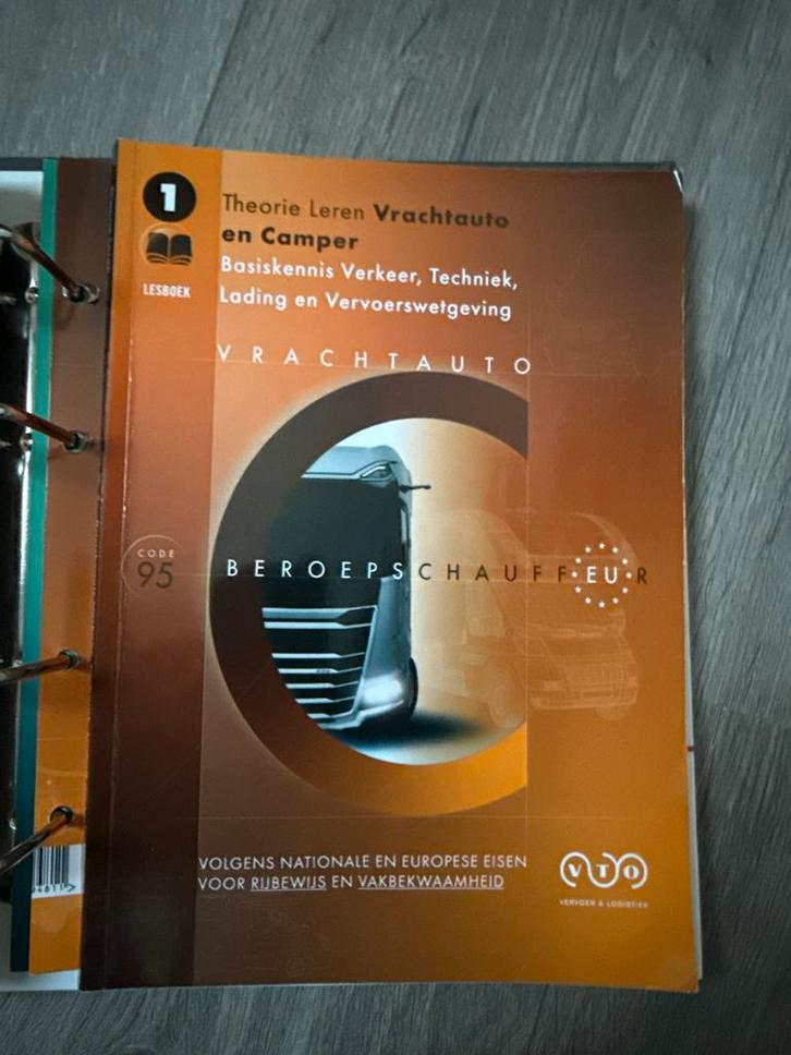 Code 95 Vrachtwagen - 3 Modules Leerboek, Boeken, Informatica en Computer, Zo goed als nieuw, Vakgebied of Industrie, Ophalen of Verzenden