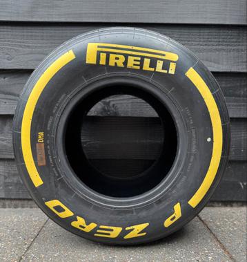 Pirelli P Zero F1 Slick beschikbaar voor biedingen
