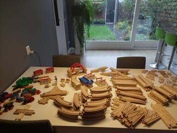 houten treinbaan, zeer uitgebreid beschikbaar voor biedingen