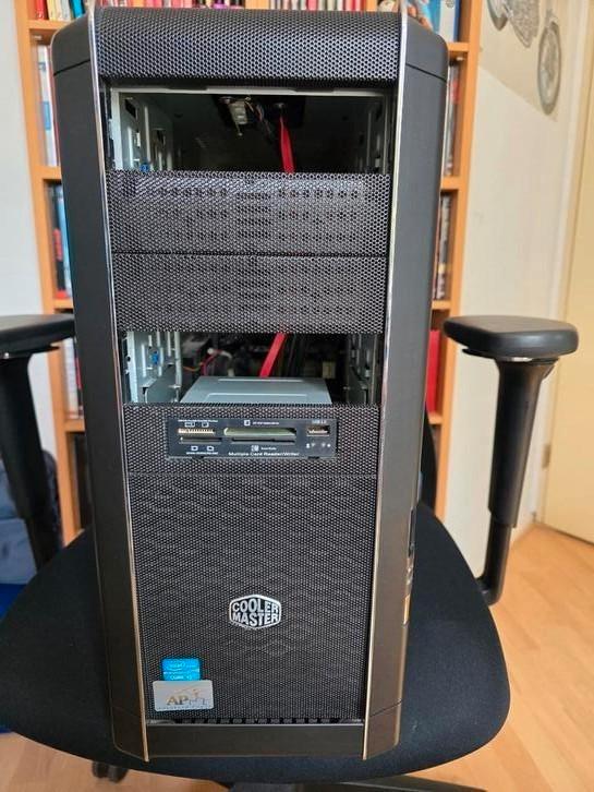COOLER MASTER KAST MET MOEDERBORD ENZ, Computers en Software, Computerbehuizingen, Zo goed als nieuw, Ophalen