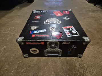 Robuuste bekkenkist (flightcase) beschikbaar voor biedingen