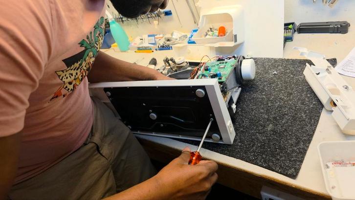 Naaimachine reparatie, Hobby en Vrije tijd, Naaimachines en Toebehoren, Zo goed als nieuw, Singer, Ophalen of Verzenden