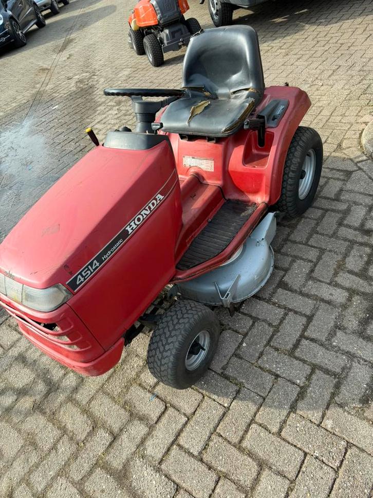 Stiga Villa + Honda 4514, Tuin en Terras, Zitmaaiers, Zo goed als nieuw, Ophalen of Verzenden