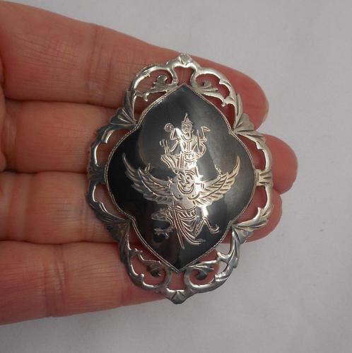 Zilveren grote Siam broche met grijs emaillen nr.502, Sieraden, Tassen en Uiterlijk, Antieke sieraden, Broche, Zilver, Verzenden