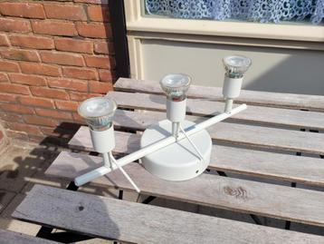 Witte plafondspot 3x GU10 – werkt goed – €10 beschikbaar voor biedingen