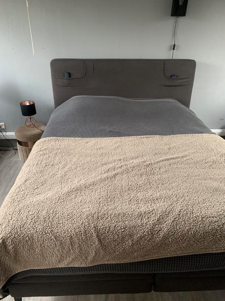Boxspring electrisch verstelbaar, Huis en Inrichting, Slaapkamer | Boxsprings, Gebruikt, 160 cm, 200 cm, Tweepersoons, Overige kleuren