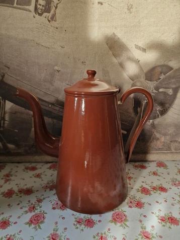 Bruin emaille koffiepot  beschikbaar voor biedingen