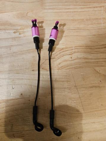 2 maal strategey gizmo hangers beschikbaar voor biedingen