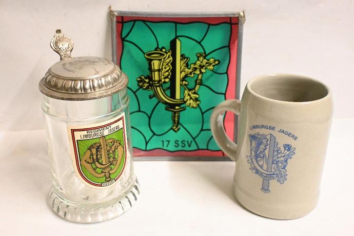 KL limburgse jagers souvenirs 42blj 17ssv bierpul glasplaat, Verzamelen, Militaria | Algemeen, Landmacht, Overige typen, Nederland