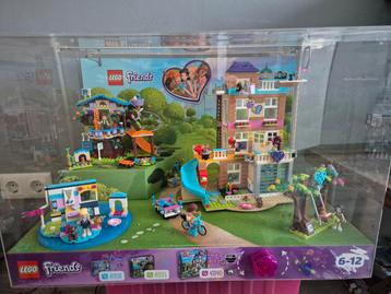 lego Friends display met licht  beschikbaar voor biedingen