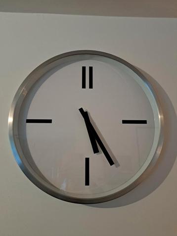 Klok 60 cm beschikbaar voor biedingen