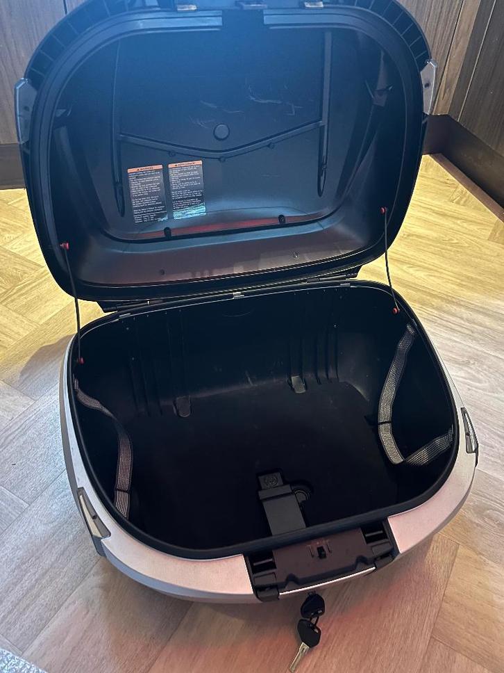 Suzuki topkoffer, Motoren, Accessoires | Koffers en Tassen, Zo goed als nieuw, Ophalen of Verzenden