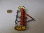 Dinky Toys 27K/324 (1955)  FARM HAY RAKE., Ophalen of Verzenden, Gebruikt, Tractor of Landbouw, Dinky Toys