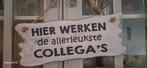 Houten bordje 'Hier werken de allerleukste collega's', Ophalen, Gebruikt