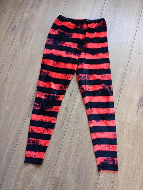 Red & Black Velvet grunge stripes 90s leggings Goth Doll M, Kleding | Dames, Broeken en Pantalons, Zo goed als nieuw, Maat 38/40 (M)