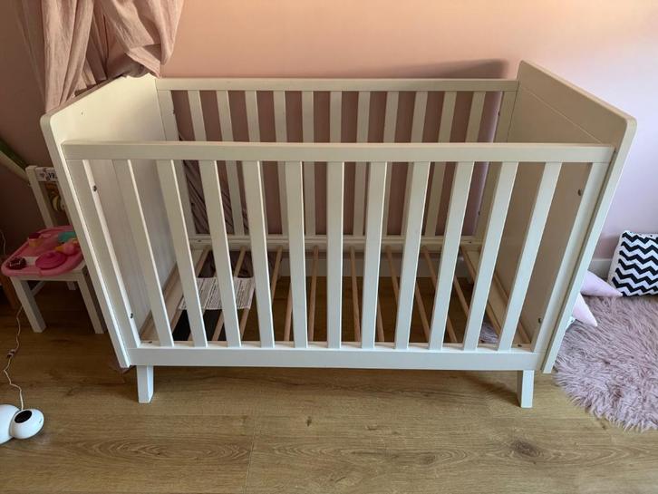 Ledikant en commode, Kinderen en Baby's, Kinderkamer | Complete kinderkamers, Gebruikt, Jongetje of Meisje, Ophalen