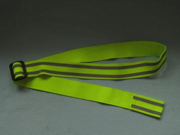 Elastische verstelbare riem of band met gesp en reflectie beschikbaar voor biedingen