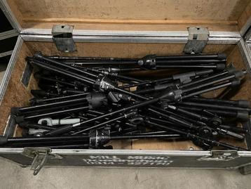 Flightcases vol met K&M microfoon statieven  beschikbaar voor biedingen