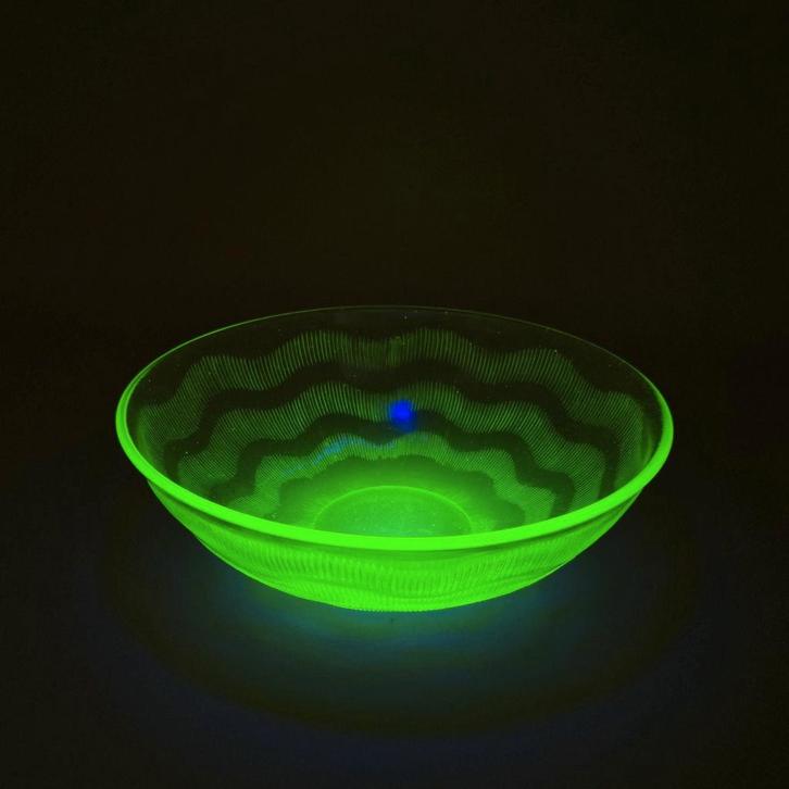 Uranium Schaal - Groen Glas, Antiek en Kunst, Antiek | Schalen, Ophalen of Verzenden