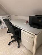 Ahrend bureau tafel, Huis en Inrichting, Bureaus, Ophalen, In hoogte verstelbaar, Zo goed als nieuw