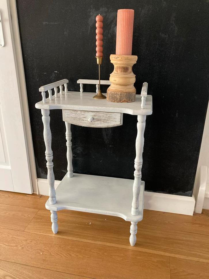 Ouderwets brocante tafeltje - Whitewash, Huis en Inrichting, Tafels | Sidetables, Gebruikt, Minder dan 25 cm, Minder dan 50 cm
