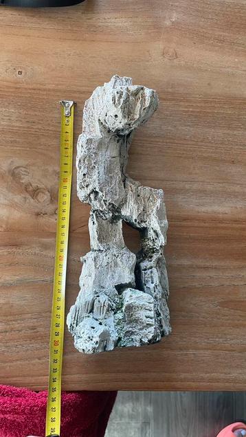 Aquarium decoratie rots beschikbaar voor biedingen