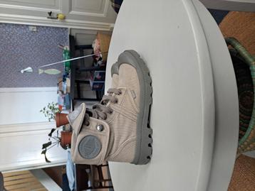 Palladium  dames schoenen in mooie staat, beschikbaar voor biedingen
