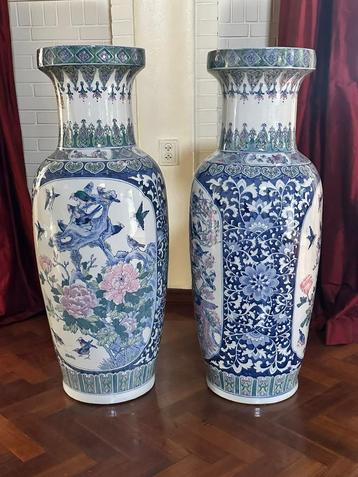 Hoge Vintage Chinese vasen beschikbaar voor biedingen