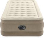 Intex luchtbed met ingebouwde pomp €25, Caravans en Kamperen, Luchtbedden, Ophalen of Verzenden, Ingebouwde pomp, Zo goed als nieuw