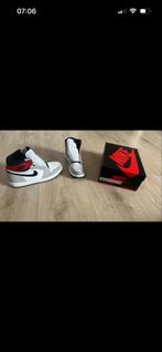 Nike Air Jordan 1 High Smoke Grey - Maat 43 - Nieuw!, Kleding | Heren, Schoenen, Zwart, Nieuw, Ophalen of Verzenden, Sneakers of Gympen