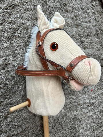 Leuk Stokpaardje met wielen en geluid, Zo goed als nieuw! beschikbaar voor biedingen