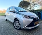 Toyota Aygo 1.0 - automaat - 2015, 4 cilinders, Corolla, Wit, Start-stop-systeem