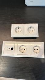 Jung stopcontact met schakelaars en afdekramen, Ophalen of Verzenden, Zo goed als nieuw, Stopcontact