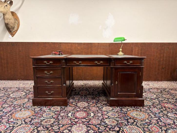 Klassiek Engels Chesterfield Bureau Partnerdesk, Antiek en Kunst, Antiek | Kantoor en Zakelijk, Ophalen