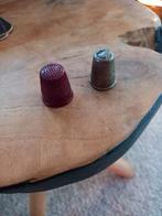 2 vingerhoedjes zilv verzilv? Plastic bakeliet?, Ophalen of Verzenden, Gebruikt