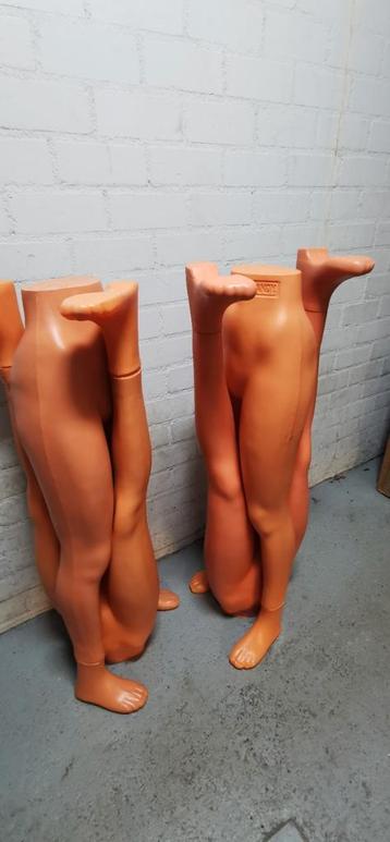 Etalage Pop poppen beschikbaar voor biedingen