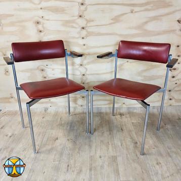 2 Vintage rode skai en chroom design stoelen met leuningen beschikbaar voor biedingen
