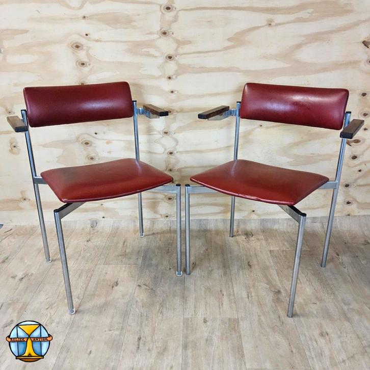 2 Vintage rode skai en chroom design stoelen met leuningen, Antiek en Kunst, Antiek | Meubels | Stoelen en Banken, Ophalen of Verzenden