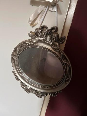 Brocante Spiegel met Engeltjes beschikbaar voor biedingen