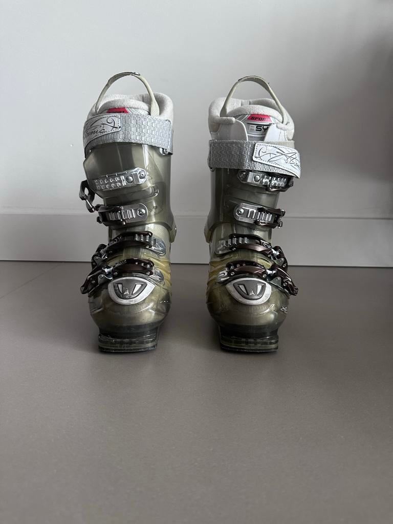 Dames skischoenen maat 38 - Nauwelijks gebruikt!, Sport en Fitness, Skiën en Langlaufen, Ophalen, 160 tot 180 cm, Schoenen, Zo goed als nieuw