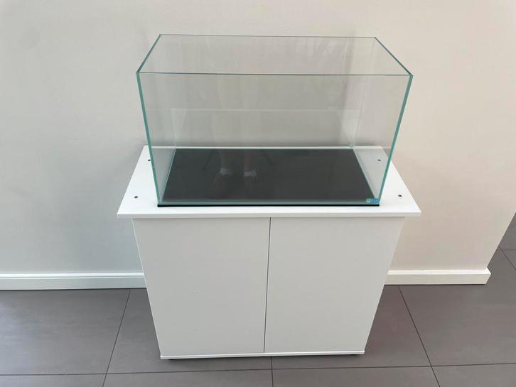 60P open aquarium met meubel, Dieren en Toebehoren, Vissen | Aquaria en Toebehoren, Zo goed als nieuw, Leeg aquarium, Ophalen