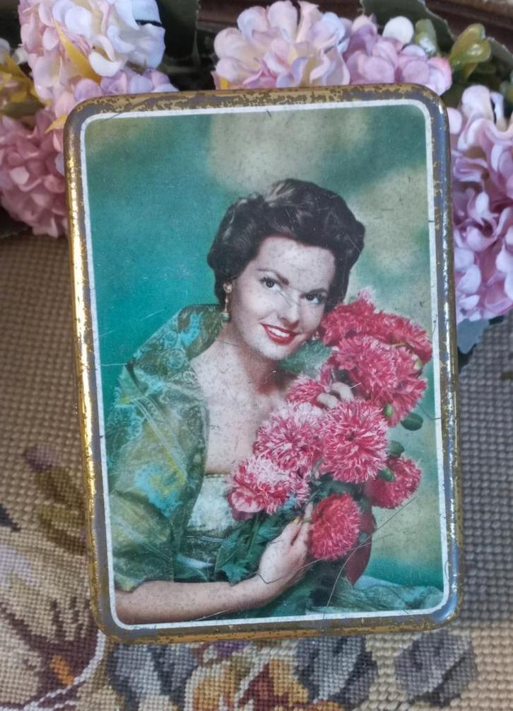 Leuk brocant sigarenblikje, doosje, vrouw met bloemen, groen, Verzamelen, Blikken, Gebruikt, Overige, Ophalen of Verzenden