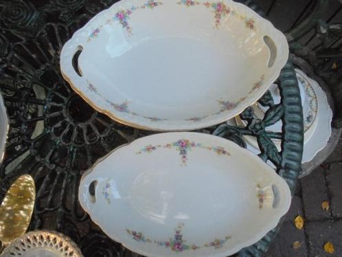 2 x Broodschaal + 3 x vleesschaaltje MZ bloemetjes guirlande, Antiek en Kunst, Antiek | Servies los, Ophalen of Verzenden