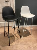 Zwart en witte barkruk, Huis en Inrichting, Barkrukken, 2 krukken, Ophalen of Verzenden, Zo goed als nieuw, 60 tot 90 cm