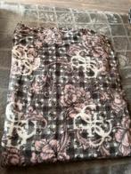 Sjaal van het merk Guess, roze, grijs en wit, Kleding | Dames, Nieuw, Ophalen of Verzenden, Sjaal, Maat 46/48 (XL) of groter