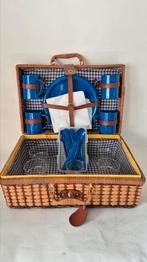 Vintage picknickmand voor 4 personen, riet koffer, Hobby en Vrije tijd, Picknickmanden, Gebruikt, Ophalen of Verzenden, Geen idee