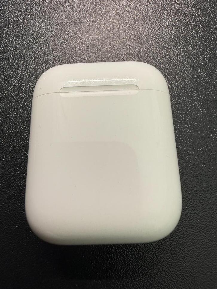 Apple AirPods (A1523) – deels werkend + case, Telecommunicatie, Mobiele telefoons | Oordopjes, Gebruikt, In oorschelp (earbud)