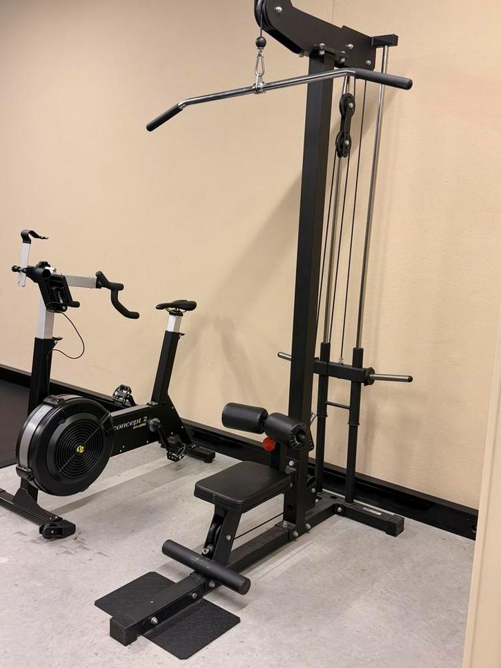 Lat Pulldown Machine - Krachtstation voor Rugtraining, Sport en Fitness, Fitnessapparatuur, Gebruikt, Krachtstation, Rug, Metaal